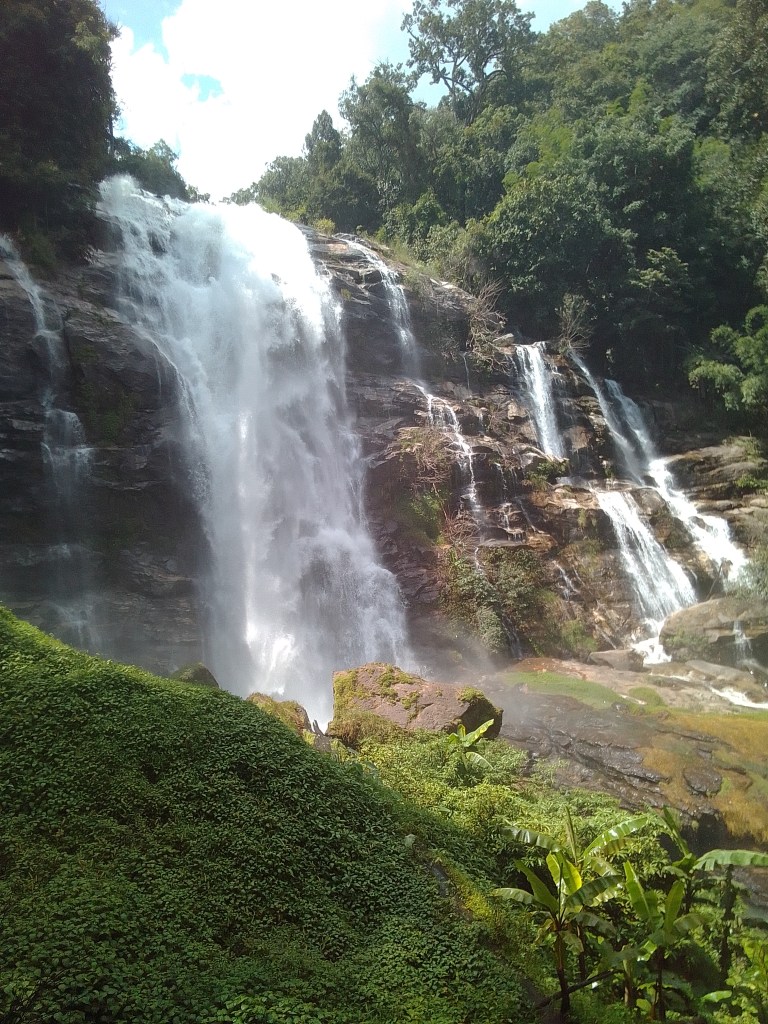 Wachirathan Waterfall in the Doi Inthanon National Park (by Ronny Errmann)