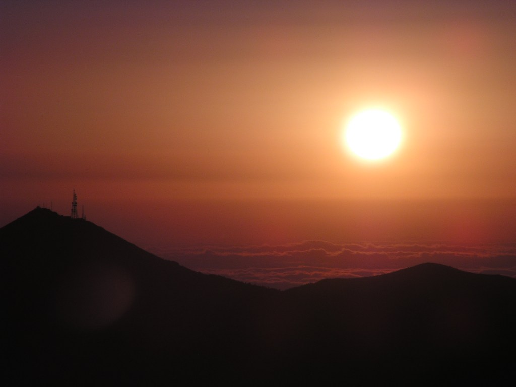 Shortly after sunrise, the sea of ​​clouds below me becomes fully visible. Observed from Calar Alto, Andalucia, Spain.